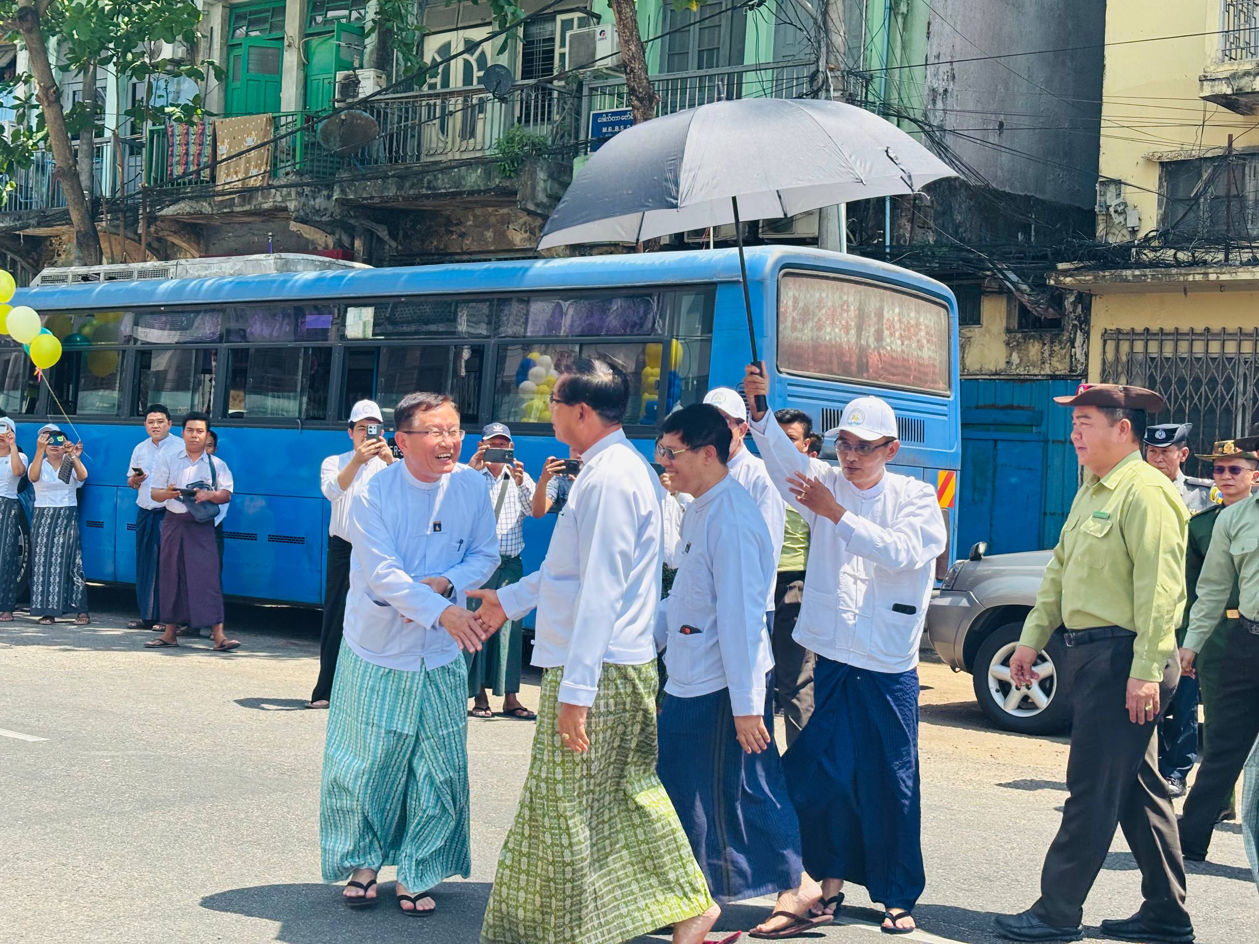 ဘဏ္ဍာရေးနှင့်အခွန်ဝန်ကြီးဌာန မြန်မာ့လယ်ယာဖွံ့ဖြိုးရေးဘဏ်  ရန်ကုန်မြို့၊ လသာလမ်းရုံးဖွင့်ပွဲ အခမ်းအနားကျင်းပ