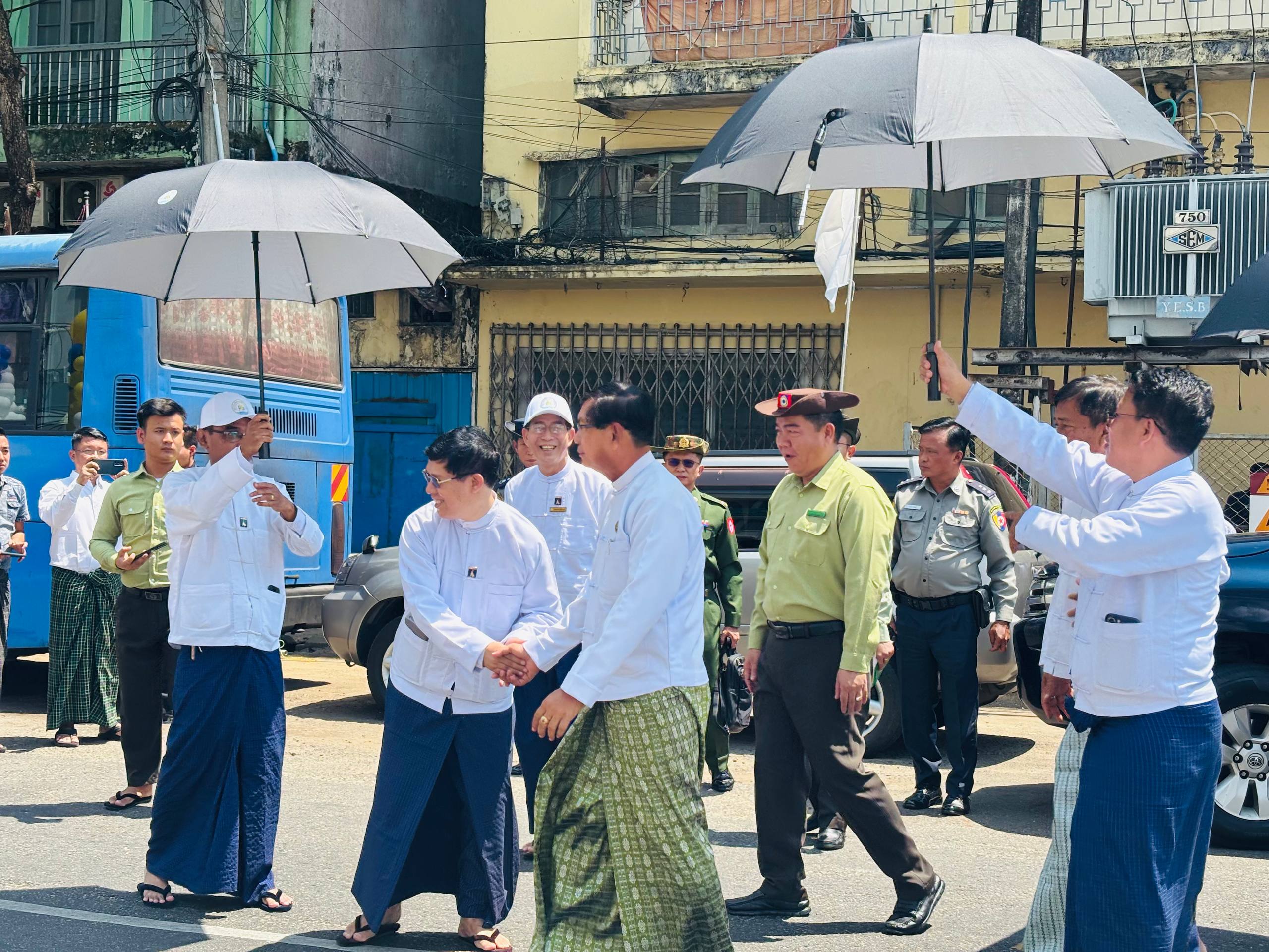 ဘဏ္ဍာရေးနှင့်အခွန်ဝန်ကြီးဌာန မြန်မာ့လယ်ယာဖွံ့ဖြိုးရေးဘဏ်  ရန်ကုန်မြို့၊ လသာလမ်းရုံးဖွင့်ပွဲ အခမ်းအနားကျင်းပ