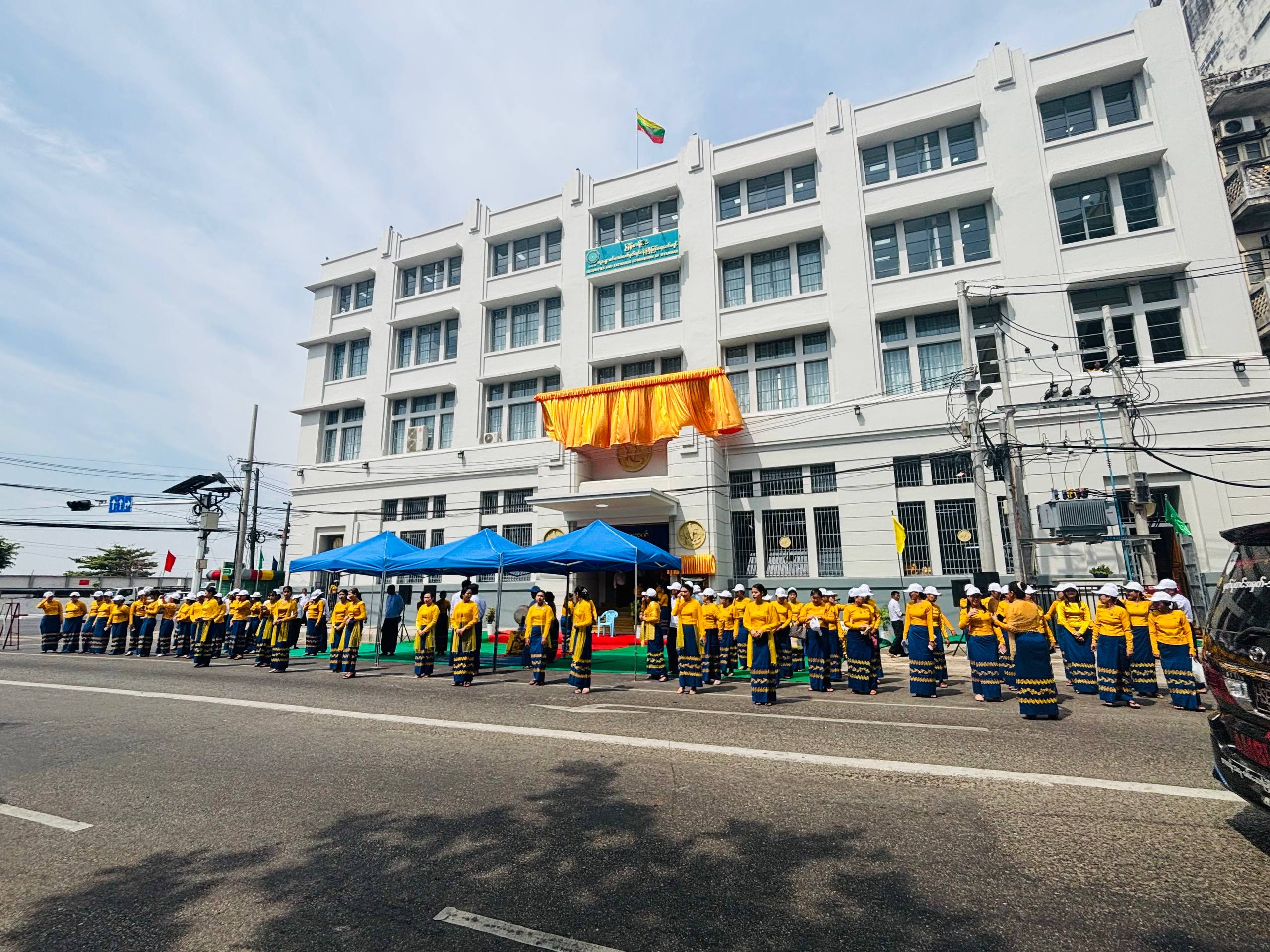 ဘဏ္ဍာရေးနှင့်အခွန်ဝန်ကြီးဌာန မြန်မာ့လယ်ယာဖွံ့ဖြိုးရေးဘဏ်  ရန်ကုန်မြို့၊ လသာလမ်းရုံးဖွင့်ပွဲ အခမ်းအနားကျင်းပ